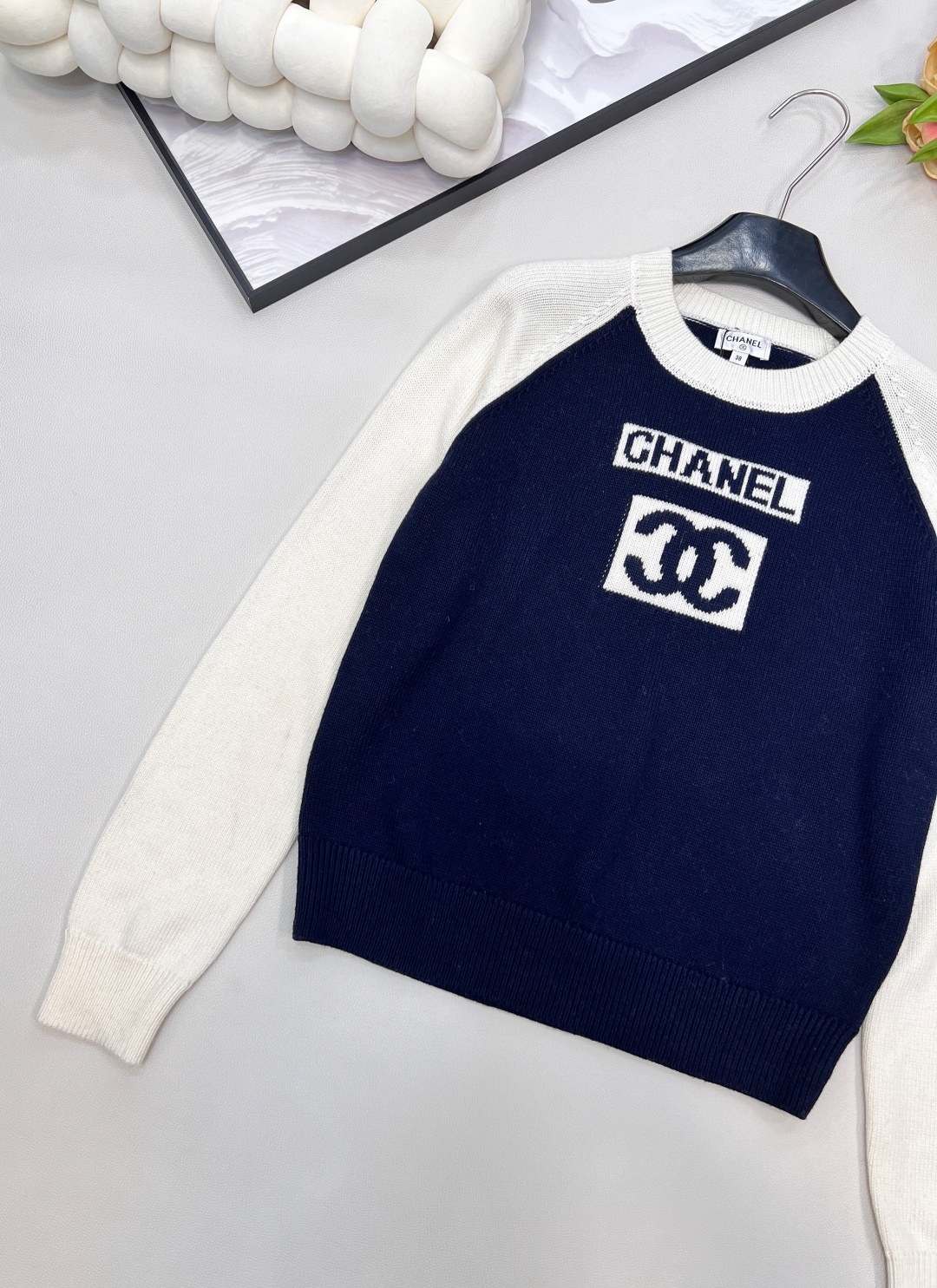🆕 CHANEL 拼色立体提花logo羊毛针织衫正中间立体logo提花 休闲百搭气质小香风针织上衣！与颜
