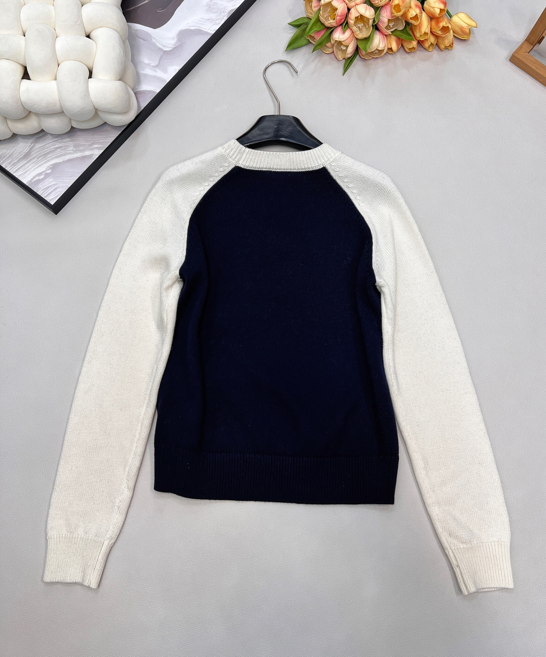 🆕 CHANEL 拼色立体提花logo羊毛针织衫正中间立体logo提花 休闲百搭气质小香风针织上衣！与颜