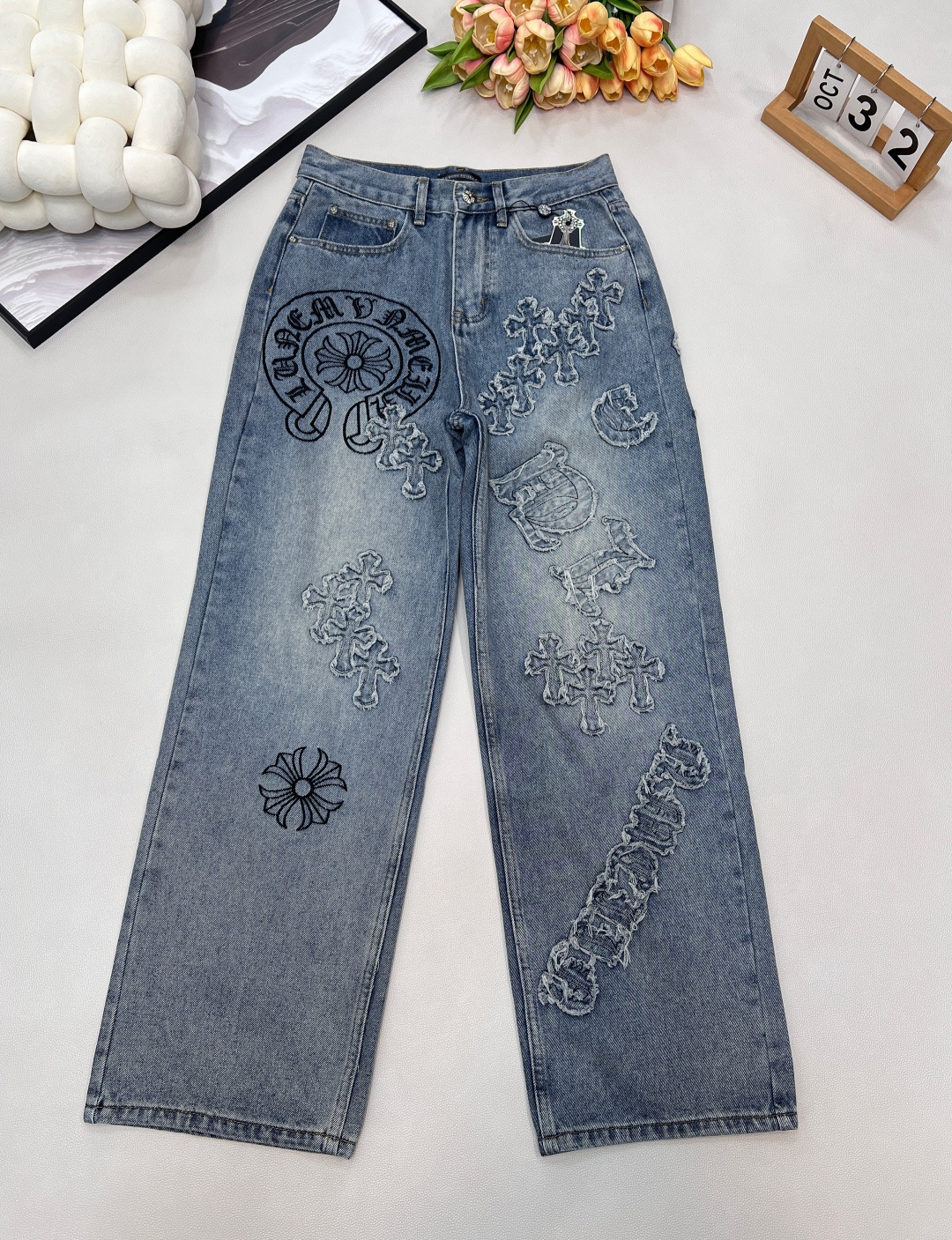 NO:649340,26th early spring new product Chrome Hearts, Chrome Hearts Heavy Industry Thousand Needle Embroidery Cross Straight Trousers. Made of denim and cotton material, front and rear heavy-duty appliqué embroidery with thousands of needles embroidery craftsmanship, a high-waisted loose-fitting customized hardware accessory with a full sense of luxury, and complete with three standards!  Big shipment, size sml code H,,chrome hearts,chrome hearts,alexander wang1986090926早春新品Chrome Hearts,克罗心重工万针刺绣十字架直筒长裤.采用牛仔棉材质前后重工贴布绣万针刺绣工艺高级感满满超级重磅的一款高腰宽松版型定制五金配件 ,三标齐全！大货出 尺码sml 编码H,,chrome hearts,chrome hearts,alexander wang,Women's clothing