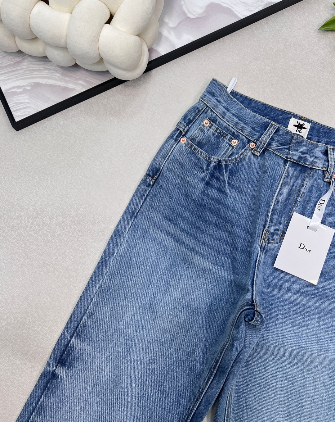 🆕Dior经典蓝色水洗牛仔裤，宽松直筒版型 显腿长内满印老花 可翻花边 细节满分，定制GW同款皮牌 面料