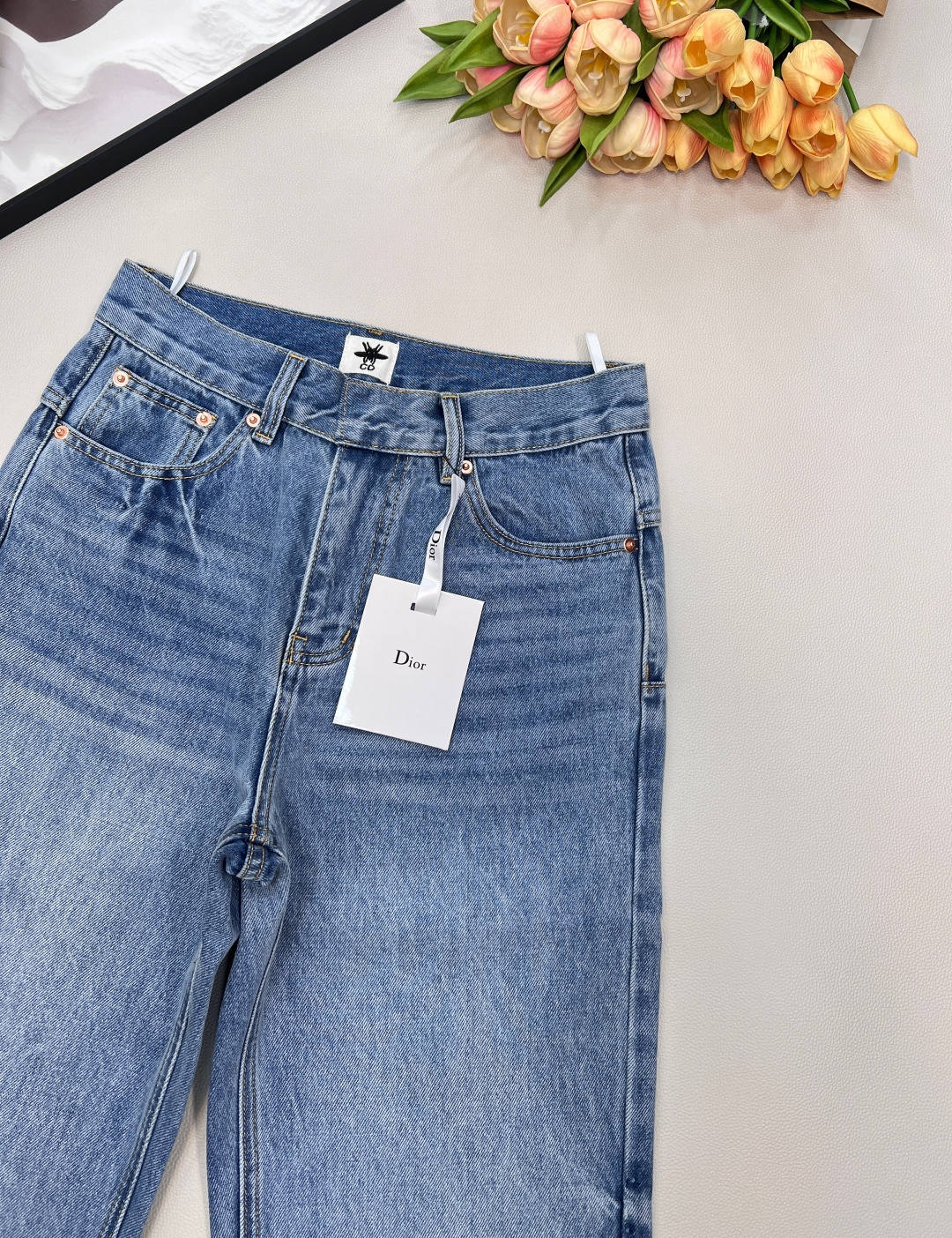 🆕Dior经典蓝色水洗牛仔裤，宽松直筒版型 显腿长内满印老花 可翻花边 细节满分，定制GW同款皮牌 面料