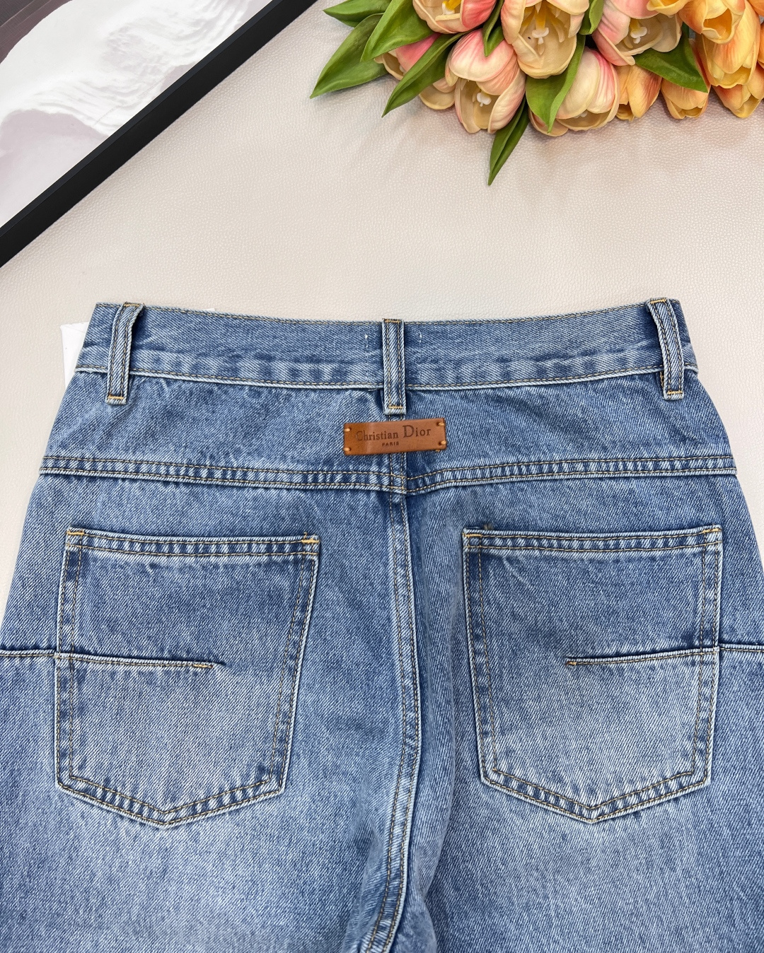 🆕Dior经典蓝色水洗牛仔裤，宽松直筒版型 显腿长内满印老花 可翻花边 细节满分，定制GW同款皮牌 面料