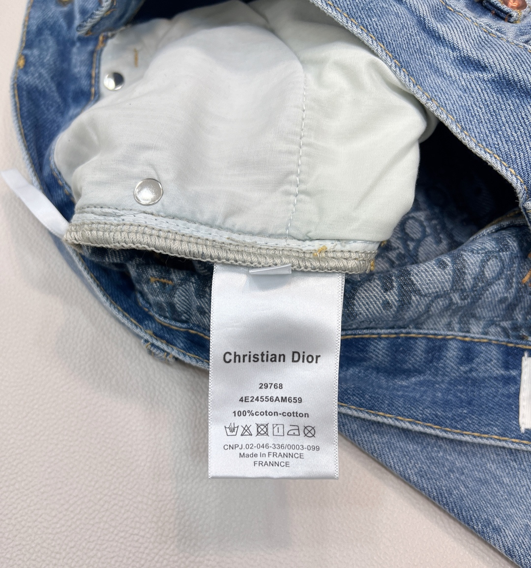 🆕Dior经典蓝色水洗牛仔裤，宽松直筒版型 显腿长内满印老花 可翻花边 细节满分，定制GW同款皮牌 面料