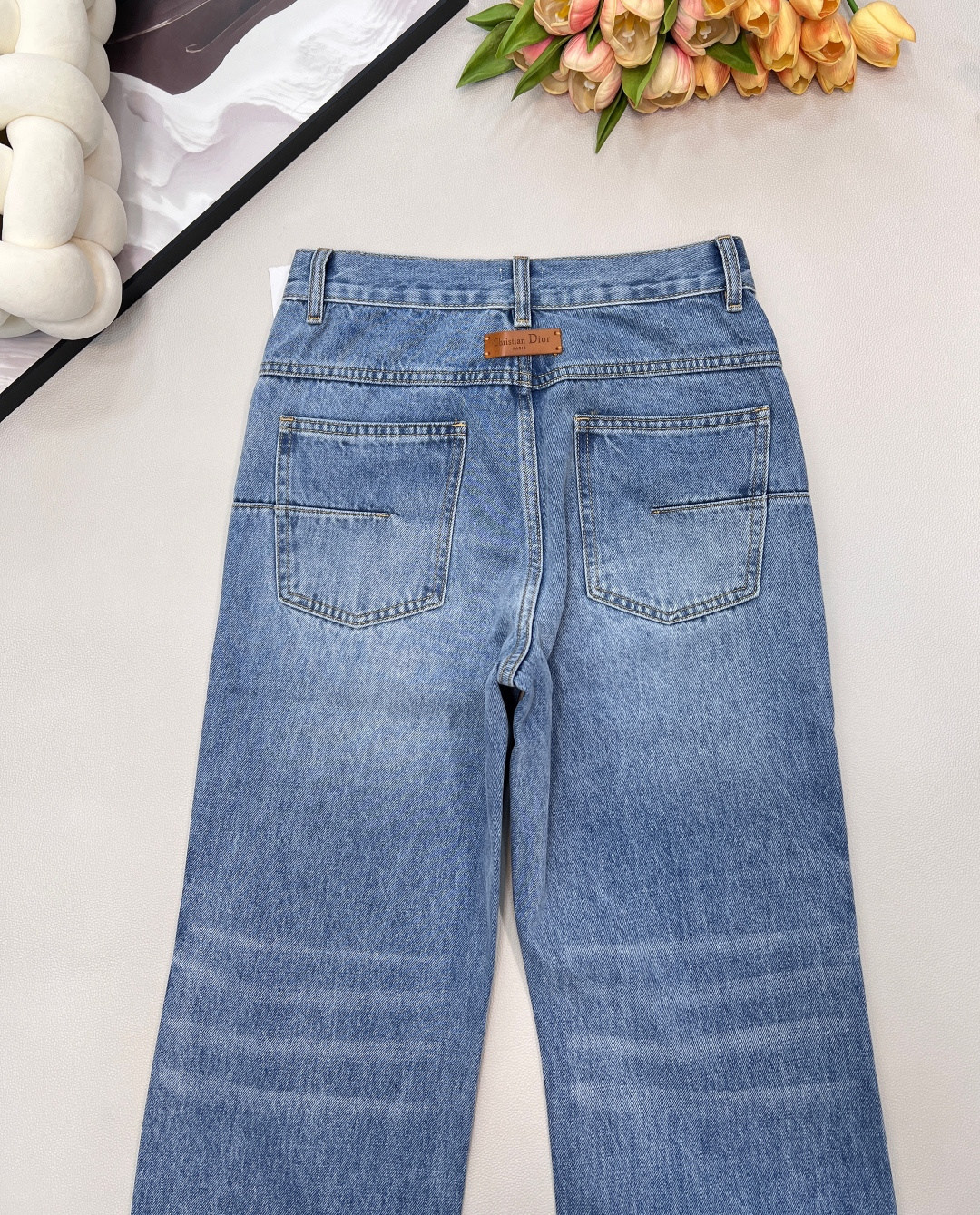 🆕Dior经典蓝色水洗牛仔裤，宽松直筒版型 显腿长内满印老花 可翻花边 细节满分，定制GW同款皮牌 面料
