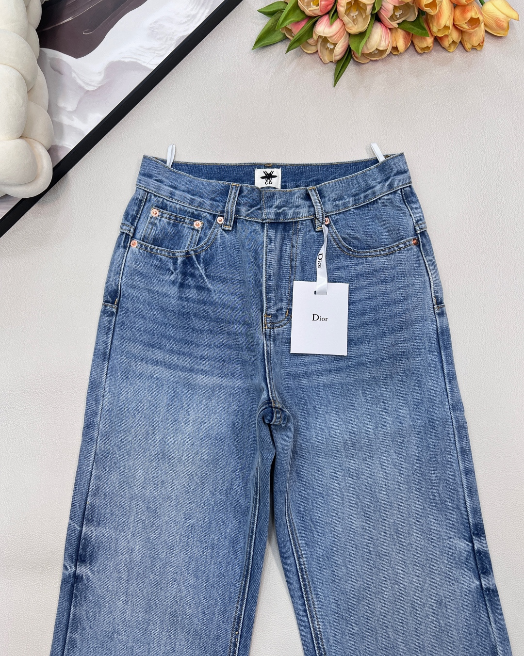 🆕Dior经典蓝色水洗牛仔裤，宽松直筒版型 显腿长内满印老花 可翻花边 细节满分，定制GW同款皮牌 面料