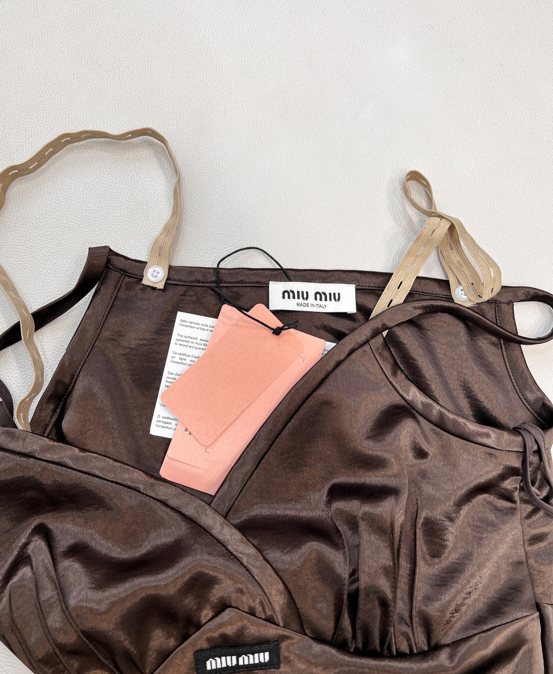 🆕Miumiu25FW秋冬新款蝴蝶结系带V领仿醋酸吊带长裙丨⚠独家yb开发！高版出品！仿醋酸面料自带细腻