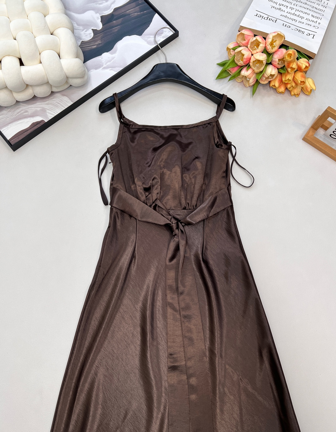 🆕Miumiu25FW秋冬新款蝴蝶结系带V领仿醋酸吊带长裙丨⚠独家yb开发！高版出品！仿醋酸面料自带细腻