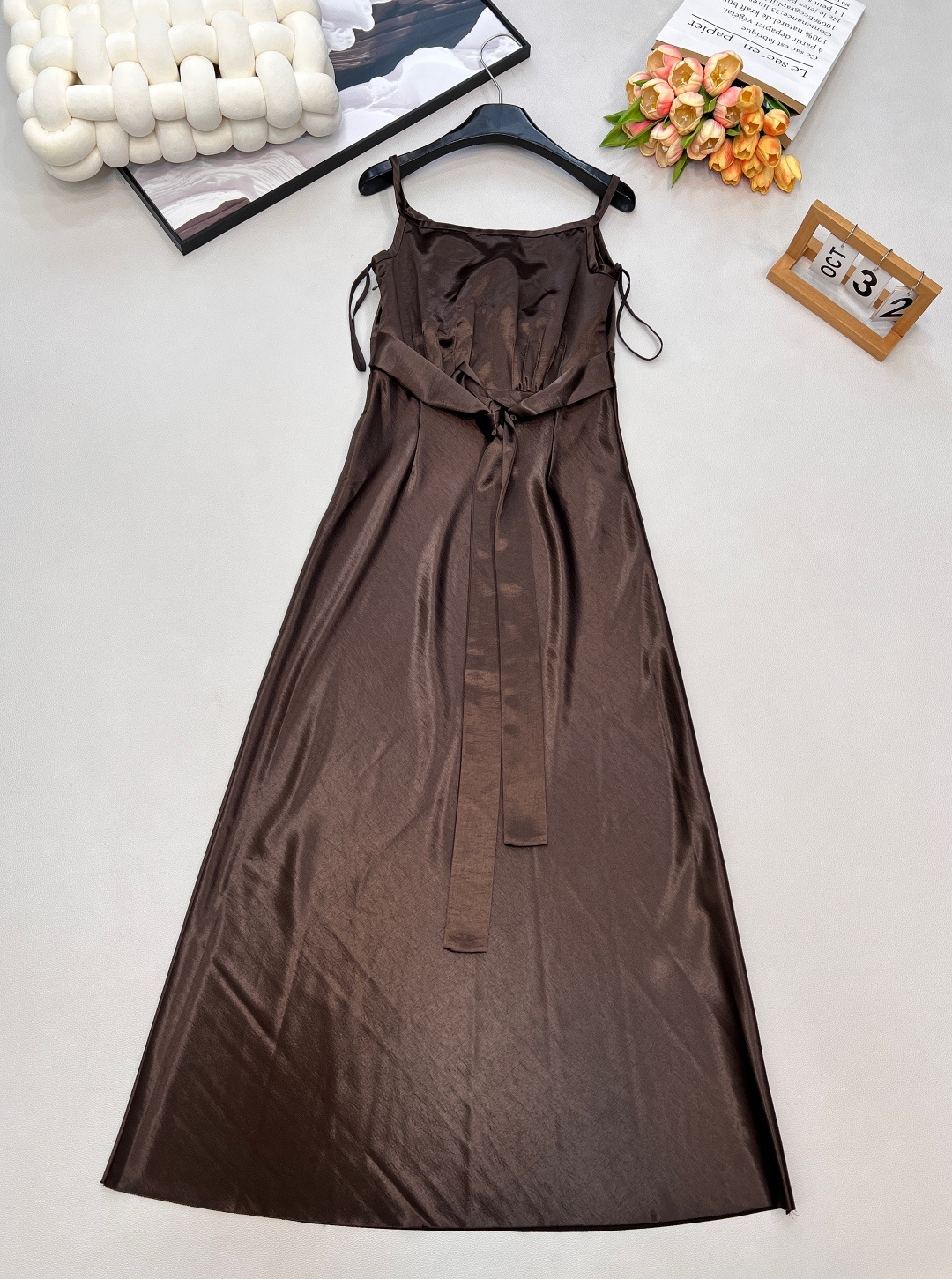 🆕Miumiu25FW秋冬新款蝴蝶结系带V领仿醋酸吊带长裙丨⚠独家yb开发！高版出品！仿醋酸面料自带细腻