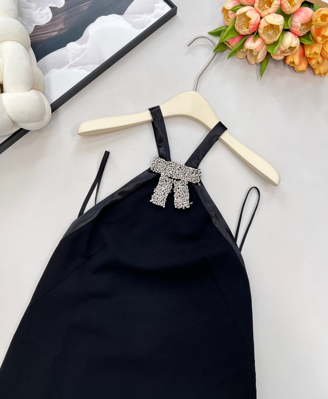 🆕Miumiu25Fw秋冬新款重工蝴蝶结钻黑色吊带迷你连衣裙丨⚠独家yb开发！顶级高版出品！缎面黑裙自带