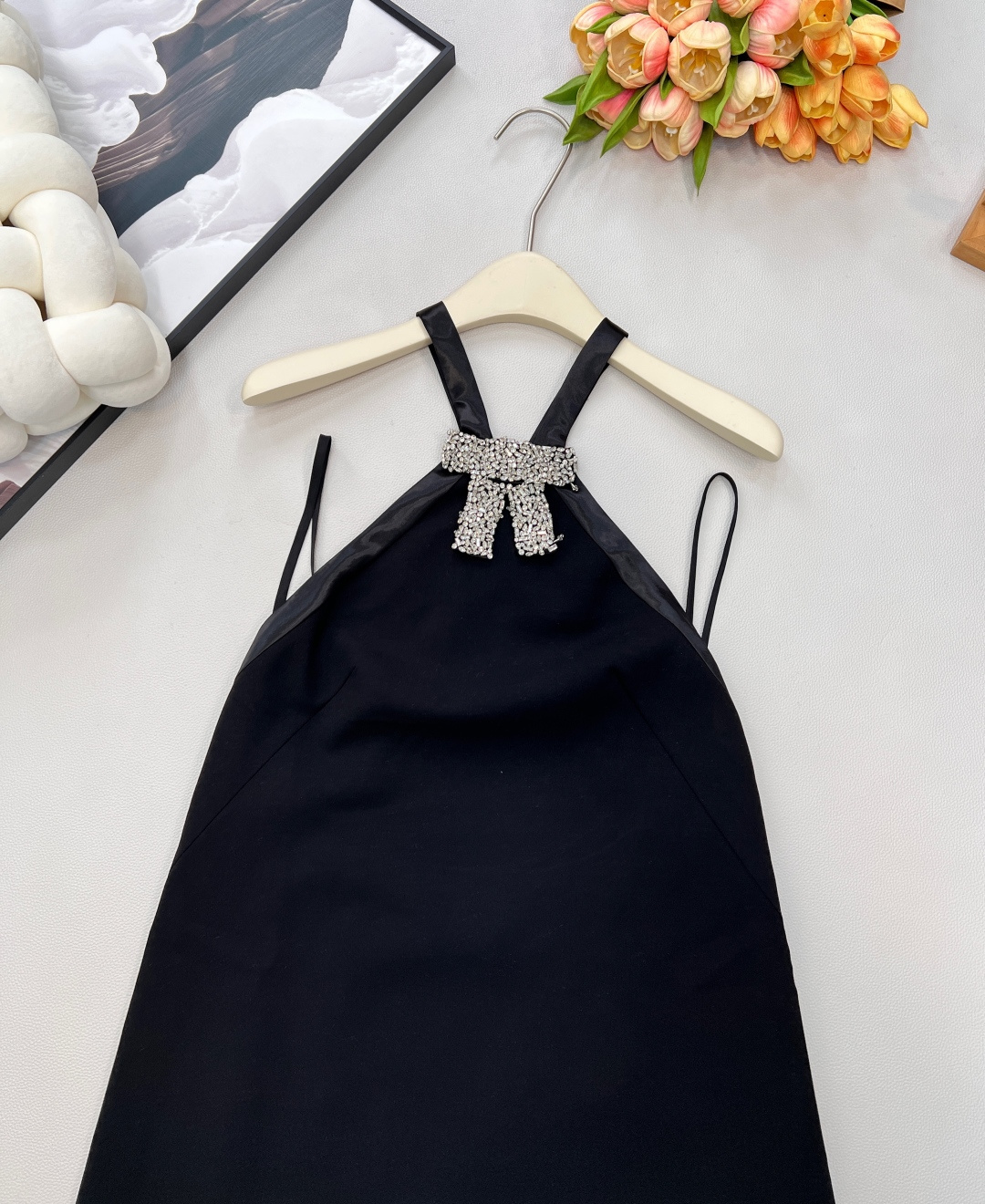 🆕Miumiu25Fw秋冬新款重工蝴蝶结钻黑色吊带迷你连衣裙丨⚠独家yb开发！顶级高版出品！缎面黑裙自带