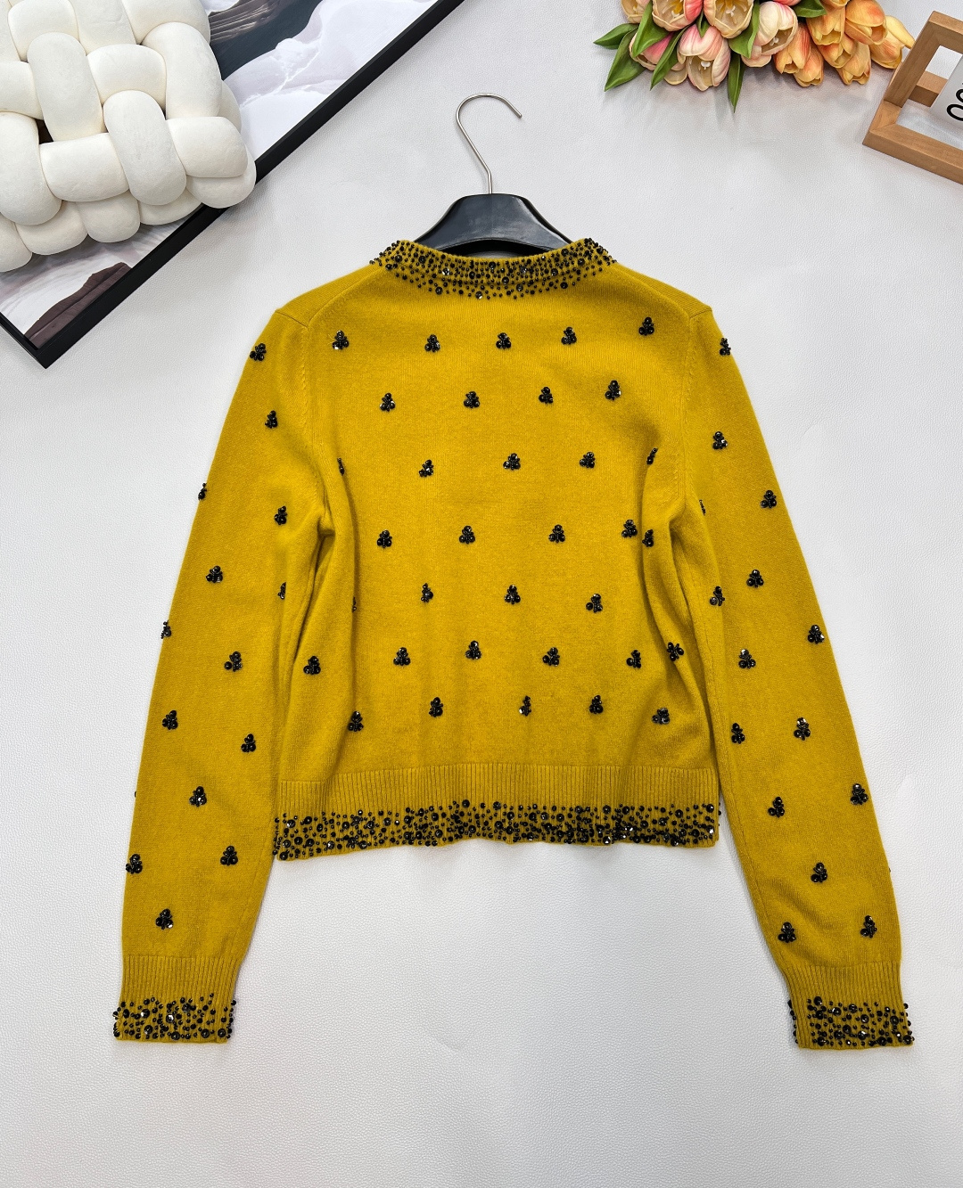 🆕Miumiu2025新款字母提花亮片钉珠针织开衫，定制YB羊毛纱线织造，密度细针织造，清晰毛感肌理，舒