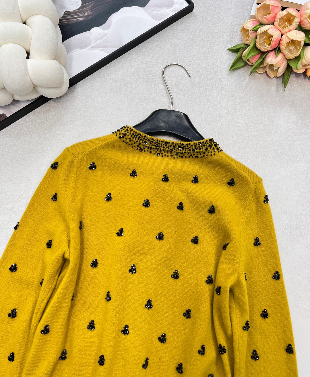 🆕Miumiu2025新款字母提花亮片钉珠针织开衫，定制YB羊毛纱线织造，密度细针织造，清晰毛感肌理，舒