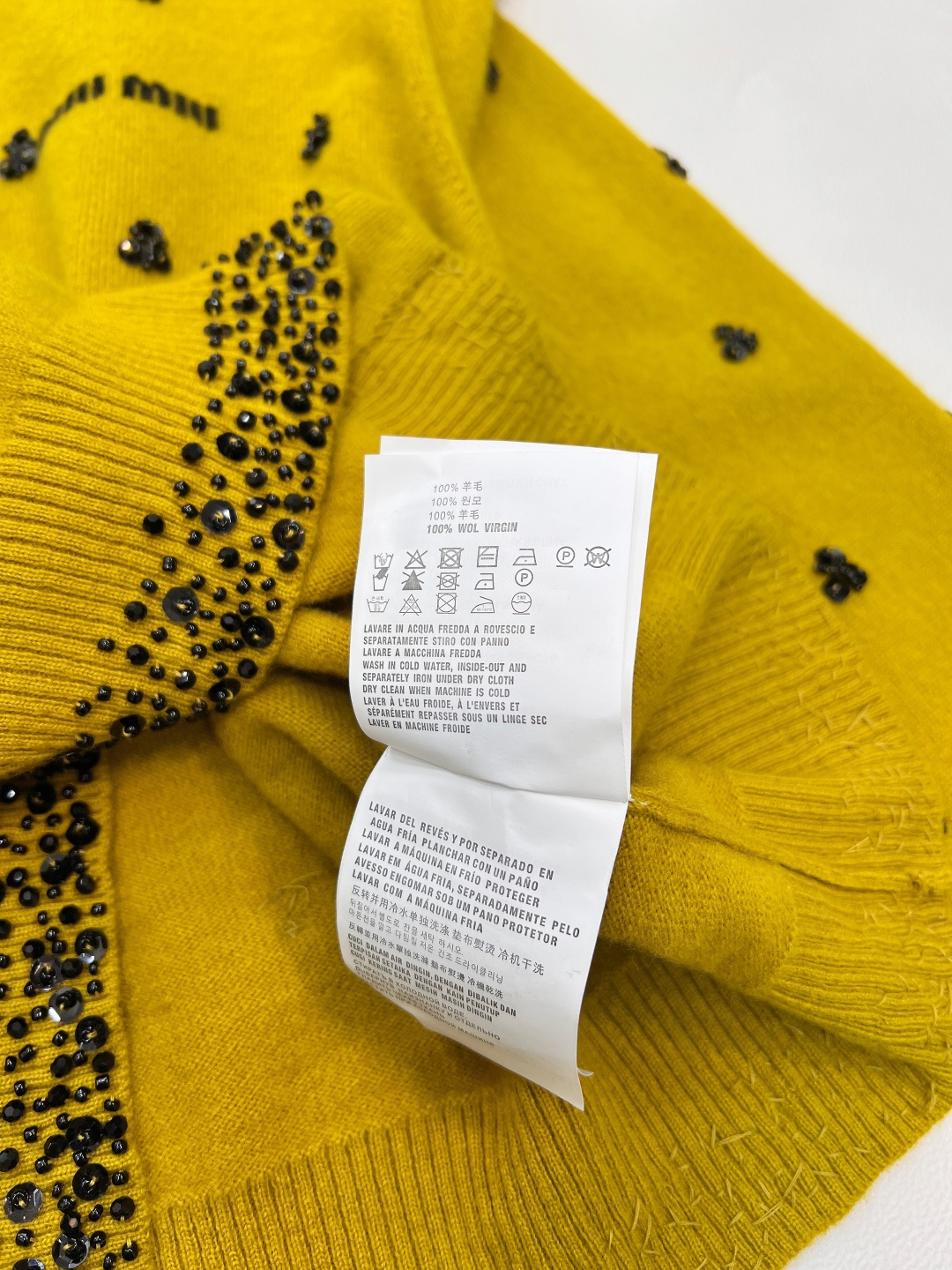 🆕Miumiu2025新款字母提花亮片钉珠针织开衫，定制YB羊毛纱线织造，密度细针织造，清晰毛感肌理，舒