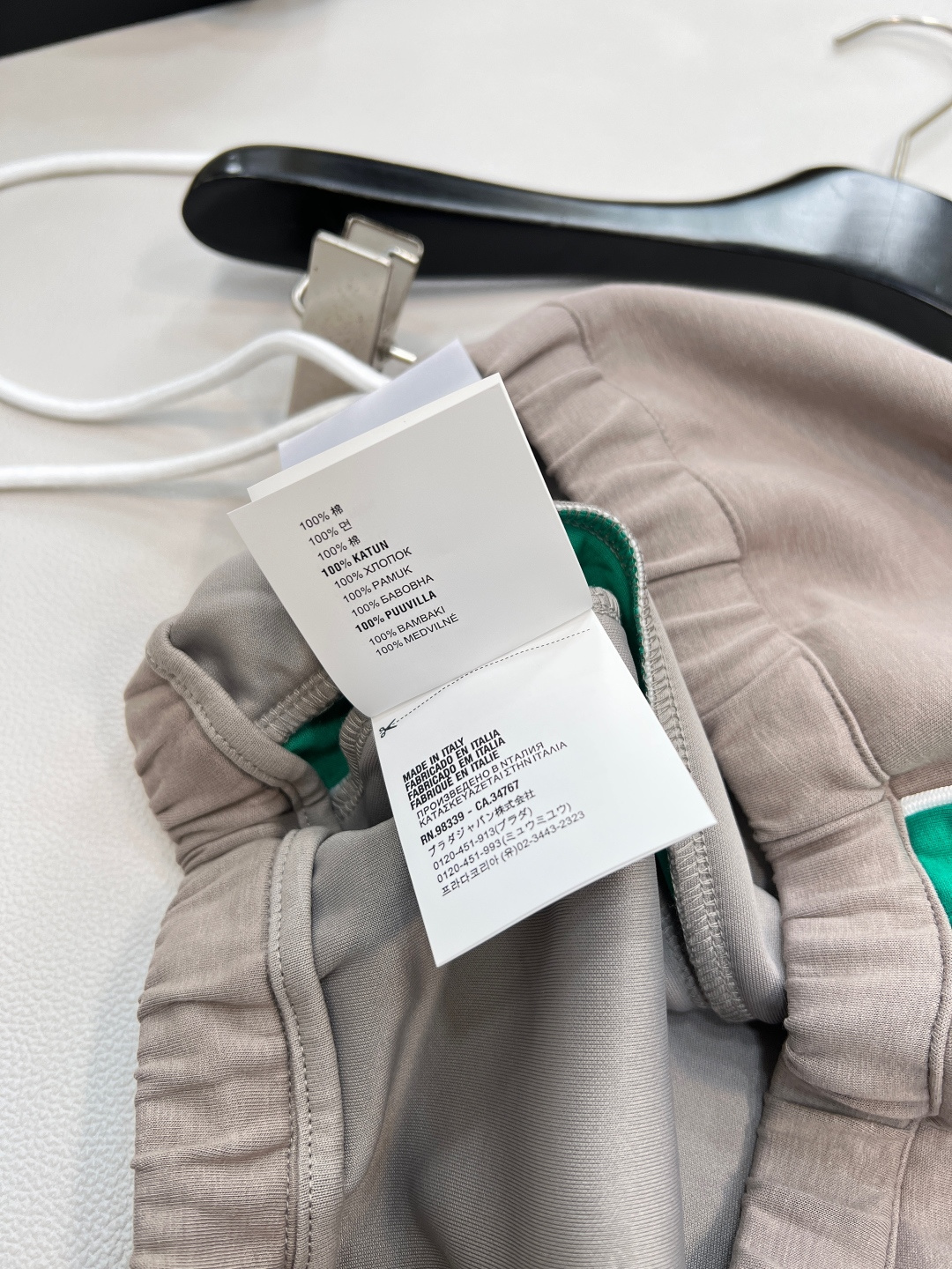 🆕MIU MIU2025SS春夏新款字母刺绣拼色织带抽绳短裤宽边松紧裤腰头 弹力大 不勒腰。松紧度可调节