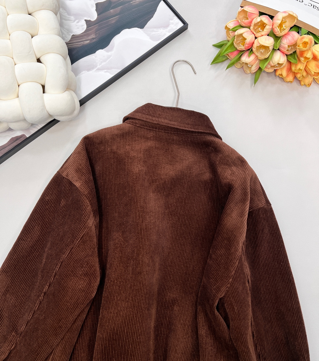 🆕MiuMiu25Fw秋冬新款复古焦糖棕灯芯绒拉链夹克外套🧥原版开发！高版出品！软糯的宽条灯芯绒自带绒面