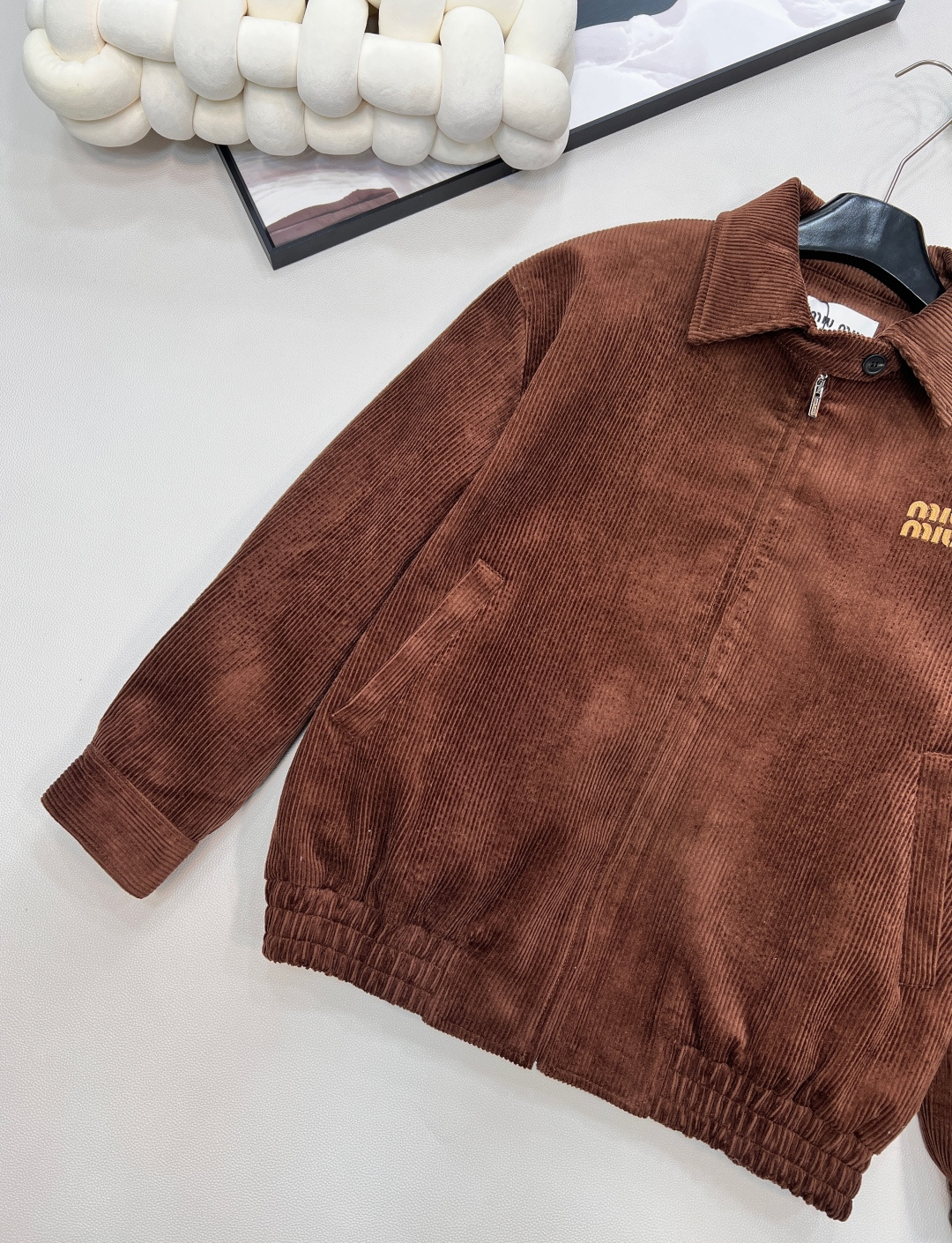 🆕MiuMiu25Fw秋冬新款复古焦糖棕灯芯绒拉链夹克外套🧥原版开发！高版出品！软糯的宽条灯芯绒自带绒面