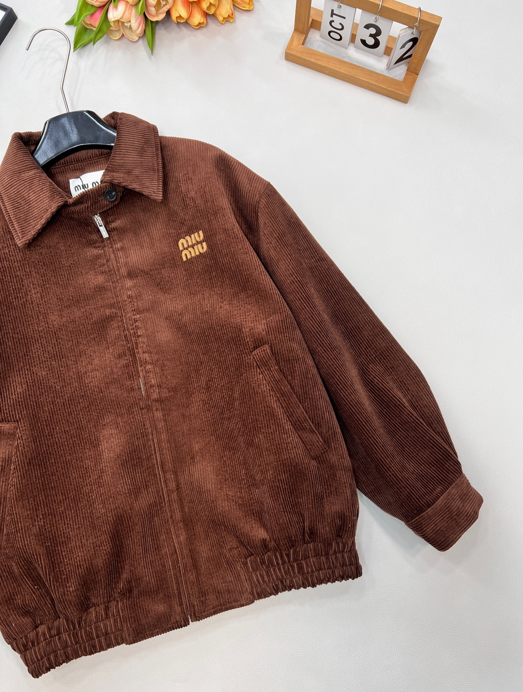 🆕MiuMiu25Fw秋冬新款复古焦糖棕灯芯绒拉链夹克外套🧥原版开发！高版出品！软糯的宽条灯芯绒自带绒面