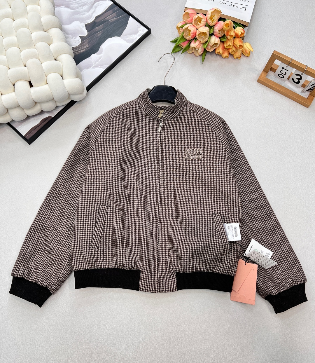 🆕MiuMiu26Ss早春新款双面穿千鸟格夹克丨⚠独家yb开发！高版出品！一面是雾灰柔光面料，缀着立体M