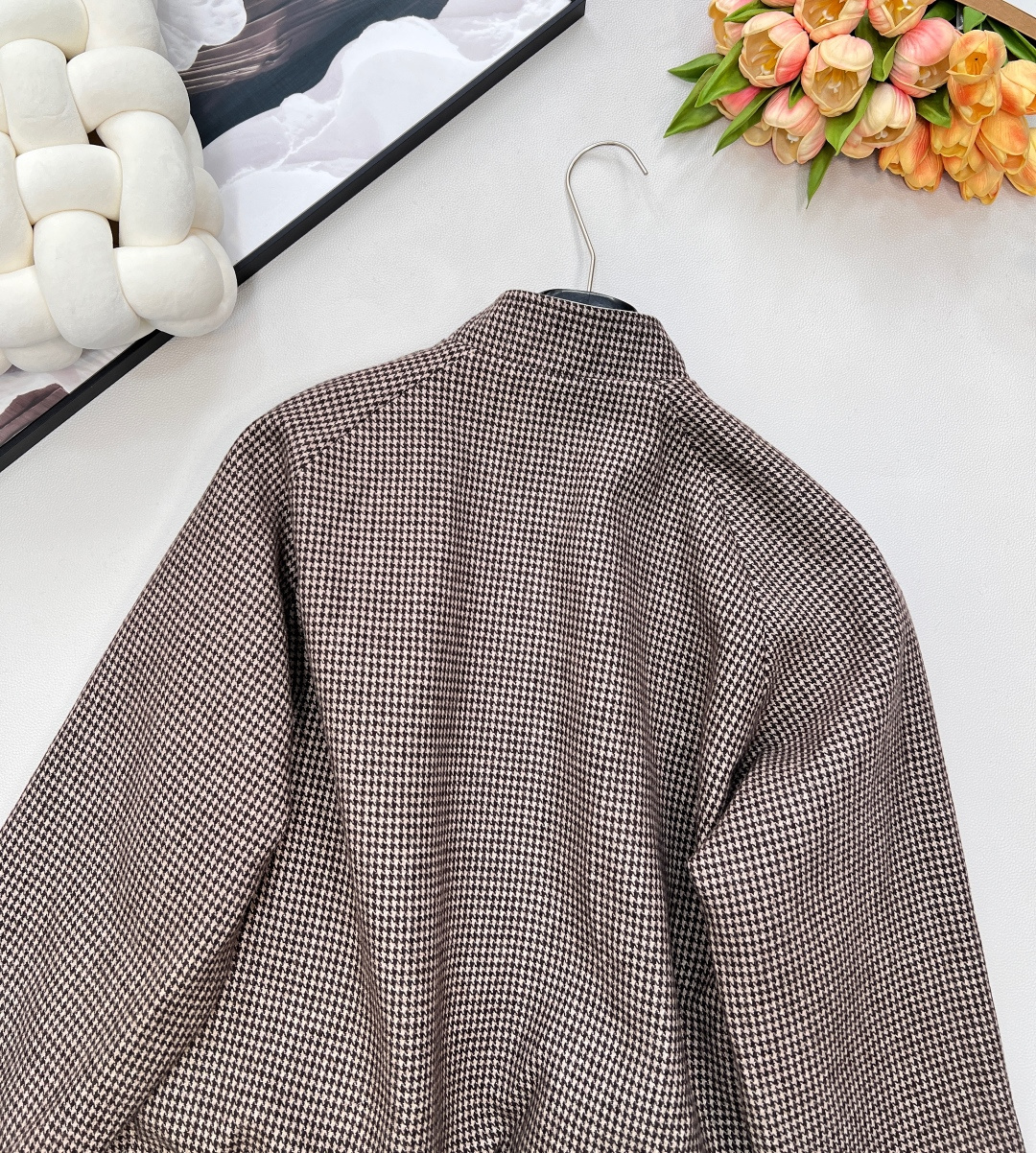 🆕MiuMiu26Ss早春新款双面穿千鸟格夹克丨⚠独家yb开发！高版出品！一面是雾灰柔光面料，缀着立体M