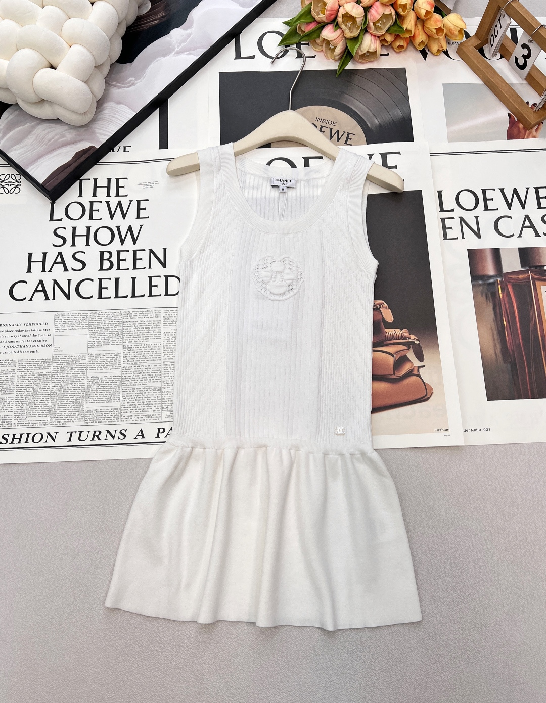 NO:654354,Chanel2025 new camellia knitted vest dress, made of customized YB cotton yarn, soft and delicate, comfortable texture, round neck knitted vest dress cut, the hem is spliced with pleated cake skirt, layered to show more layering, large vertical pit strips with concave and convex texture, centered to create camellia embellishment, exquisite and western style, elastic thread binding, slim and slim, double C letter logo on the waist side, showing the brand tonality, upper body is fashionable and playful. Customized surface accessories  Look for the correct version, three standards are complete, two colors are outstanding, size sml code, chanel, skirts, alexander wang19860909Chanel2025新款山茶花针织背心裙,定制YB棉毛纱线织造,柔软细腻,质感舒适,圆领针织背心裙剪裁,下摆拼接褶皱蛋糕裙边,叠穿更显层次,大身竖列坑条搭配凹凸纹理,居中打造山茶花点缀,精致洋气,弹力螺纹包边,修身显瘦,腰侧双C字母徽标点睛,展现品牌调性,上身洋气俏皮.定制面辅料 认准版本 三标齐全,两色出 尺码sml 编码,,chanel,skirts,alexander wang,Women's clothing