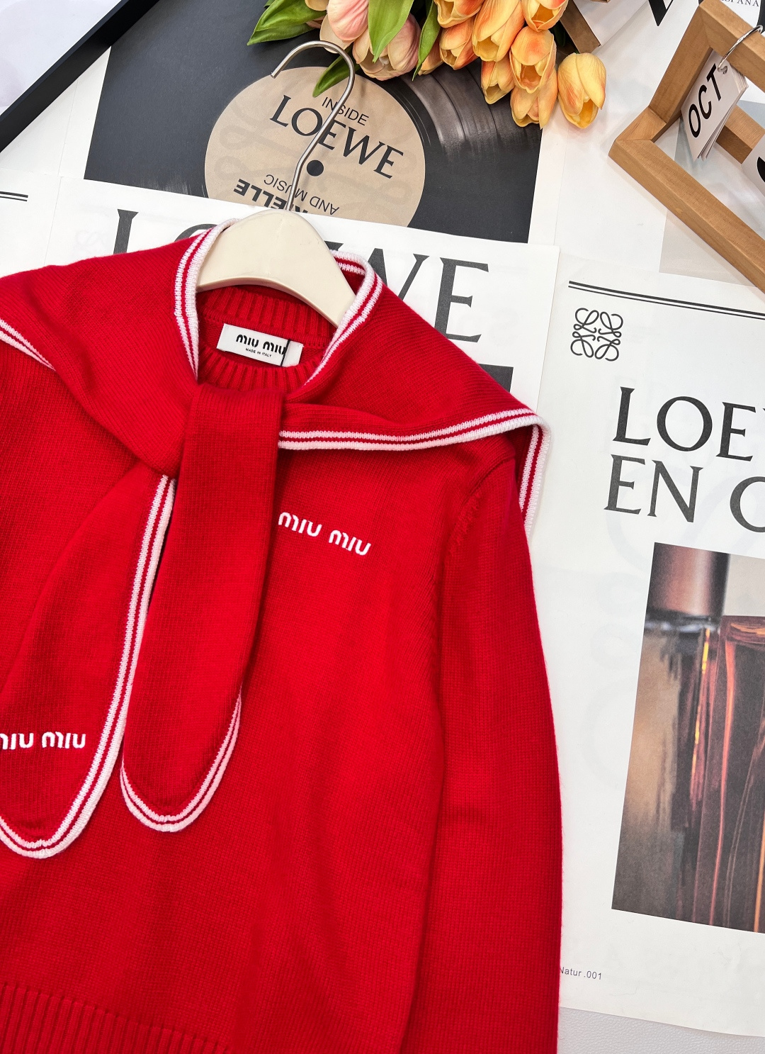 🆕Miu Miu 25新款字母刺绣海军领针织衫，把“少女贵气感”穿在身上。 海军领+短款修身=秋冬的甜酷