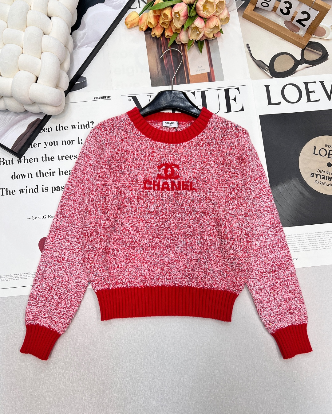 NO:656748,Chanel 2025FW wool knitted sweater has perfect temperament. The contrasting color design is classic and versatile!  The small incense pattern on the chest adopts ring embroidery technology, which is very heavy work!  Combined with the crochet technique, the shape of the strips has a special texture!  The upper body effect is super good-looking. Pair it with leather shorts or jeans to directly interpret the missing effect of the lower body. The Xiaoxiangfeng Wannian Classic Series is definitely worth buying. The super popular style is coming!  Bulk goods have been shipped, size sml code,,chanel,shorts,jeans,sweaters,alexander wang19860909Chanel 2025FW羊毛针织毛衣气质满分 撞色设计经典又百搭！胸前小香图案采用环型刺绣工艺 非常的重工！搭配棒针钩法工艺 形条状特别的有质感！上身效果超级好看 搭配皮短裤或者牛仔裤 直接演绎下半身失踪效果都 小香风万年经典系列 绝对值得入手超级爆款来袭！大货已出 尺码sml 编码,,chanel,shorts,jeans,sweaters,alexander wang,Women's clothing