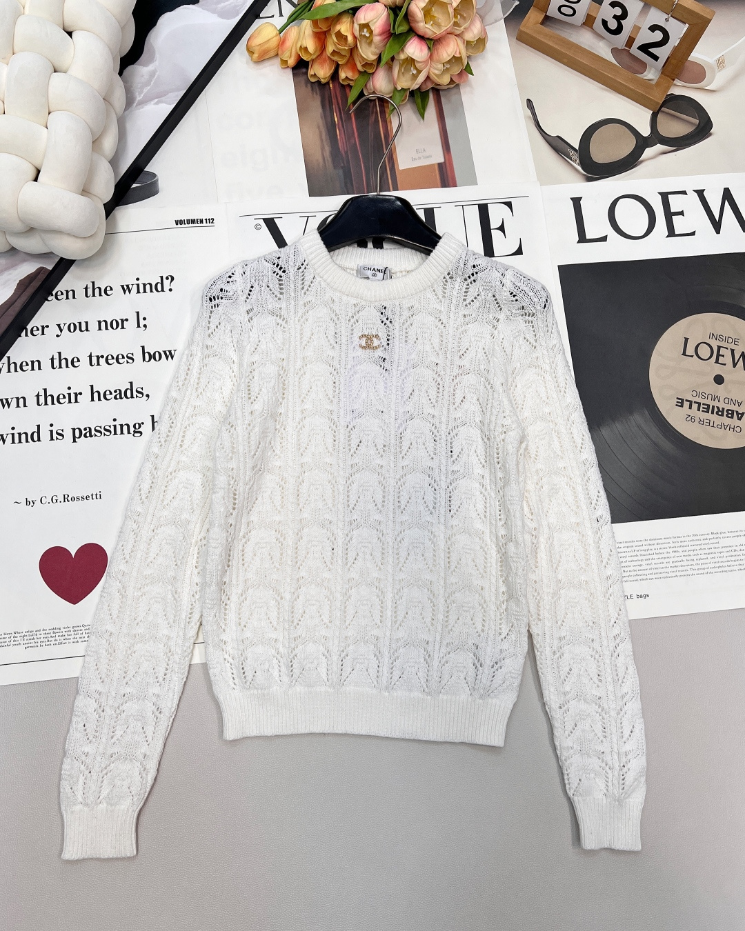 NO:656733,CHANEL hollow double C logo long-sleeved sweater, cute and playful design for daily use and chic~ The logo hollow details are super beautiful, a must-have for beautiful girls. The lazy style of winter is gentle and casual. The pursuit of sweaters in autumn and winter is to be beautiful, warm, and comfortable. This sweater perfectly captures these points! The round neck design is not provocative, giving people a refined and grand feeling. You don’t need to worry too much about the bottoms, you can wear it easily and go out fashionably~  A must-have casual item for girls with a sense of atmosphere, a versatile and fashionable style for everyday use~ The small loose fit has a lazy and casual sense of high-end. No one can resist this milky tone. Complete with three standards and three colors. Size sml code, chanel, sweaters, alexander wang19860909CHANEL镂空双C徽标长袖针织衫,可爱俏皮的设计日常又别致～ logo镂空细节超美 美少女必入 冬日慵懒风温柔随性穿搭 秋冬对毛衣的追求就是要美要暖,要舒服这款毛衣就完美拿捏了这些点! 圆领设计不挑人,给人来带精致又大气的感觉,下装无需过于费心,轻松穿搭就能够时髦的出门了~ 氛围感女孩必备的休闲单品日常百搭的时髦款～ 小宽松版型慵懒随意的高级感 这种奶呼呼的调调谁都拒绝不了吧三标齐全,三色出 尺码sml 编码,,chanel,sweaters,alexander wang,Women's clothing