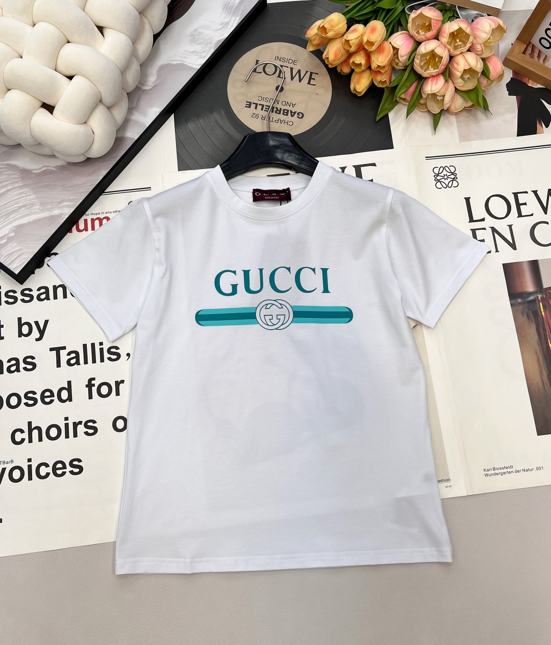 NO:656720,GUCCI26 new spring and summer new G letter printed fresh and energetic casual short-sleeved T-shirt. 100% combed cotton fabric, smooth and breathable, durable and not deformed, the upper body has a cool feeling of ice silk, very refreshing!  The texture and feel are great!  The G family’s classic prints are luxurious and have a casual feel. The white is very clean, refreshing and neat, and the apricot pink is very high-end and non-fluorescent!  Complete three standards, two colors, size smlxl code, gucci, gucci, T-shirt, tees, t-shirt, alexander wang19860909GUCCI26春夏新款G家字母印花清新活力休闲短袖T恤. 百分百精梳纯棉面料,爽滑透气,经久耐穿不变形,上身自带冰丝凉感,很清爽！质感手感都很棒！ G家经典印花,贵气又带点休闲的感觉,白色很干净清爽利落,杏粉色很高级不荧光！三标齐全,两色出 尺码smlxl 编码,,gucci,gucci,T-shirt,tees，t-shirt,alexander wang,Women's clothing