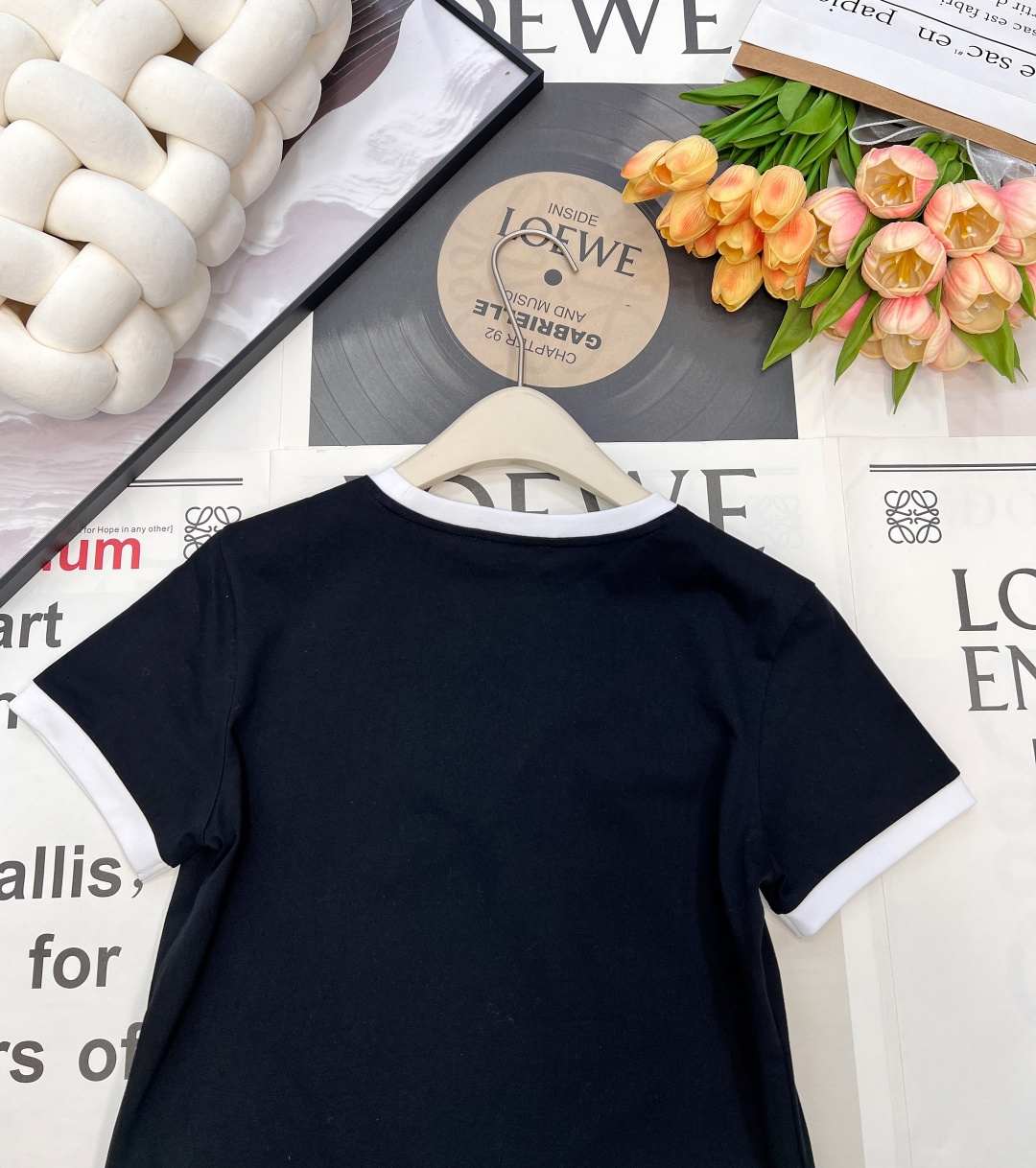 🆕 MIU MIU 徽标字母logo撞色圆领T恤胸口绣有品牌刺绣徽标图案 撞色描边设计 罗纹下摆，领口 