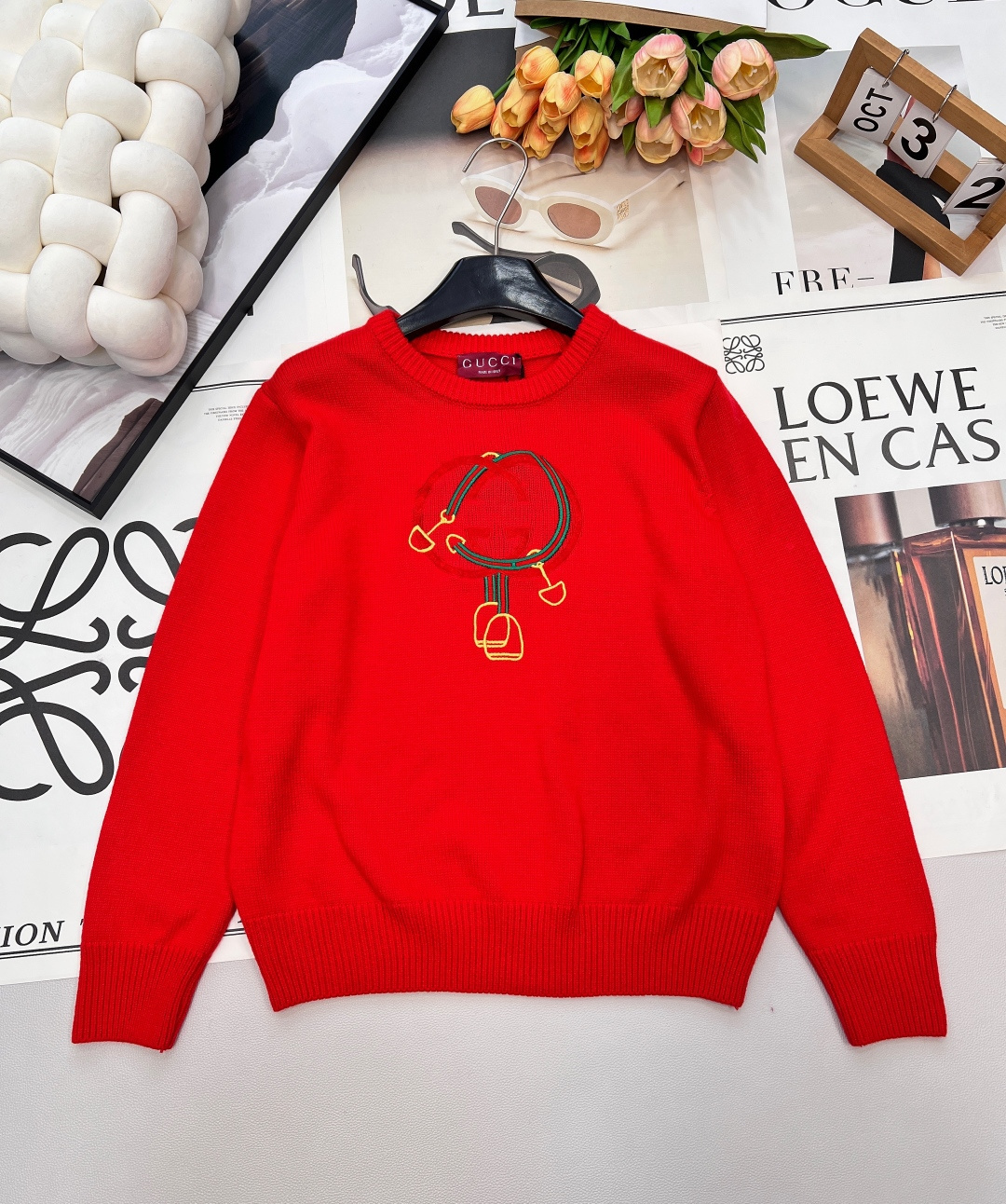 NO:658411,Gucci 25FW New Year red embroidered logo knitted sweater... I like this one so much. I have been waiting for 1:1 custom woven and dyed fabric for nearly 39 days. It is definitely the only one in the market. The whole piece is woven on a flat machine imported from Germany. The details and texture are super strong. It looks good with shorts and trousers. Heavy embroidery, complete with three labels and two colors!  In stock, hurry up. Size sml code, gucci, shorts, sweaters, alexander wang19860909Gucci 25FW新年红刺绣徽标针织毛衣..这件太喜欢了 1:1定织定染等了近39天的面料 绝对是市场独一档的存在整件采用德国进口横机织作 细节质感超强 搭配短裤长裤都好看 重工刺绣,三标齐全,两色出！现货现货抓紧.. 尺码sml 编码,,gucci,shorts,sweaters,alexander wang,Women's clothing