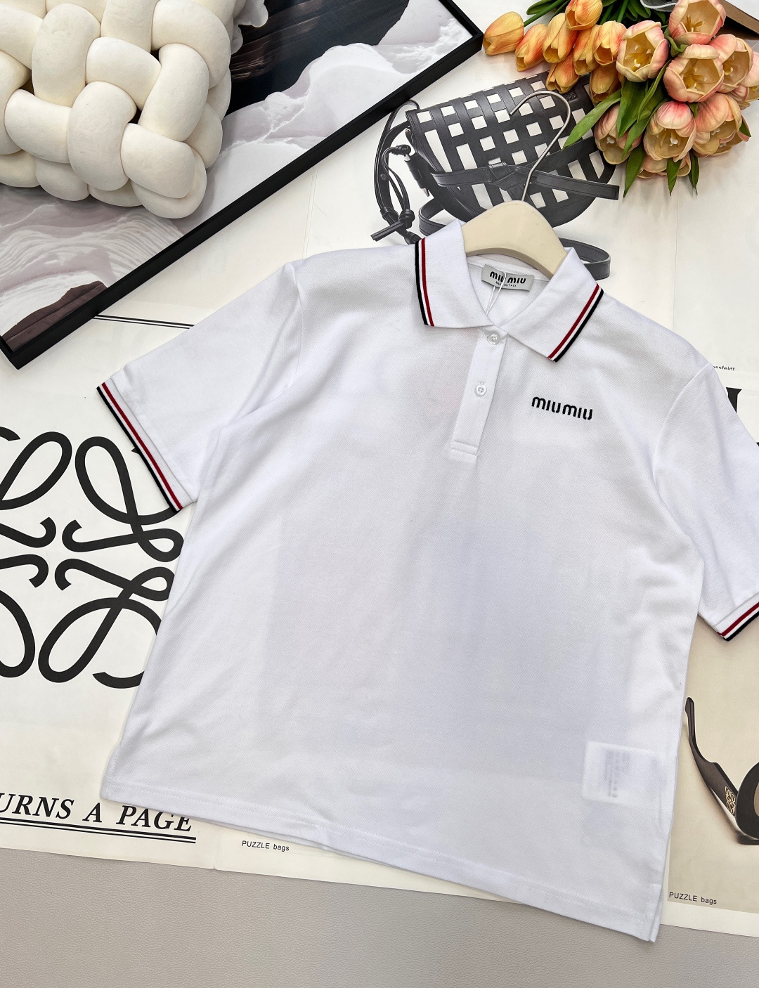 🆕MIU MIU春夏新款青春活力学院风撞色边翻领短袖POLO衫▪️定制珠地棉织造，质感高级，舒适柔软，翻