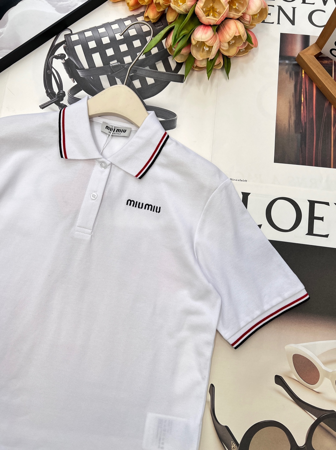 🆕MIU MIU春夏新款青春活力学院风撞色边翻领短袖POLO衫▪️定制珠地棉织造，质感高级，舒适柔软，翻