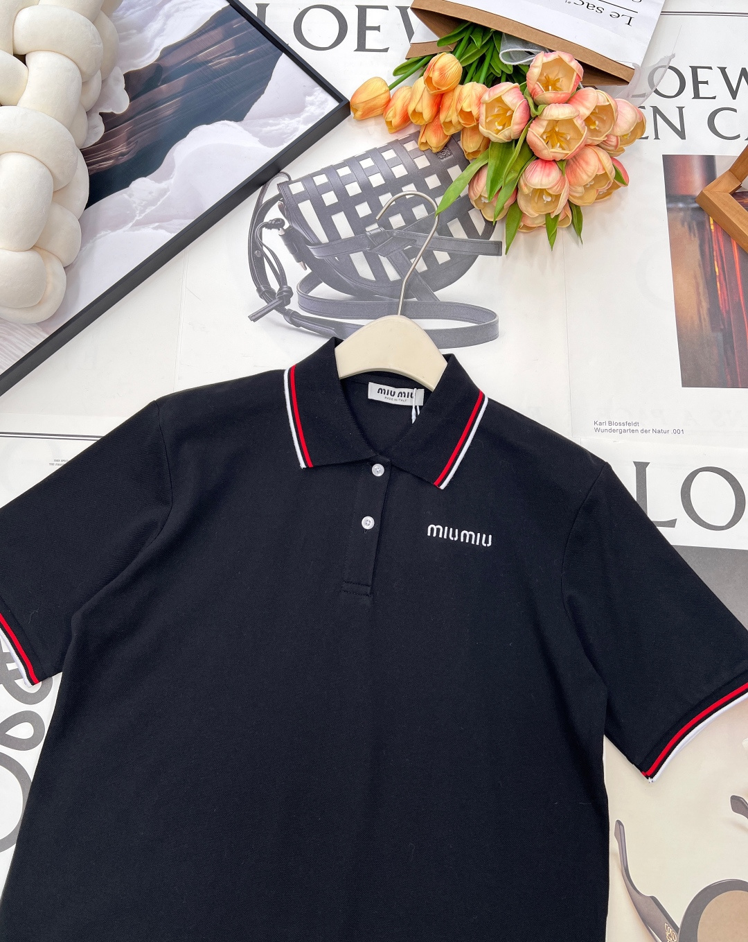 🆕MIU MIU春夏新款青春活力学院风撞色边翻领短袖POLO衫▪️定制珠地棉织造，质感高级，舒适柔软，翻