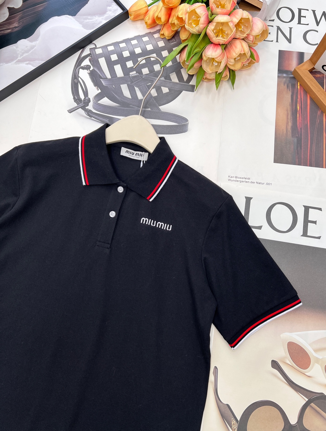🆕MIU MIU春夏新款青春活力学院风撞色边翻领短袖POLO衫▪️定制珠地棉织造，质感高级，舒适柔软，翻
