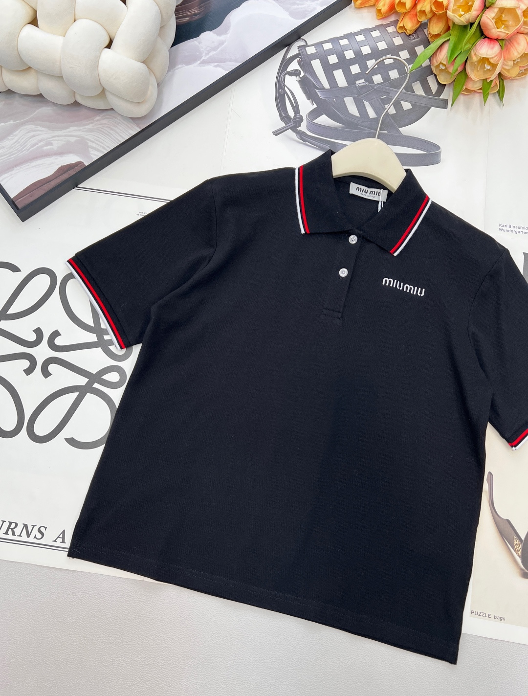 🆕MIU MIU春夏新款青春活力学院风撞色边翻领短袖POLO衫▪️定制珠地棉织造，质感高级，舒适柔软，翻