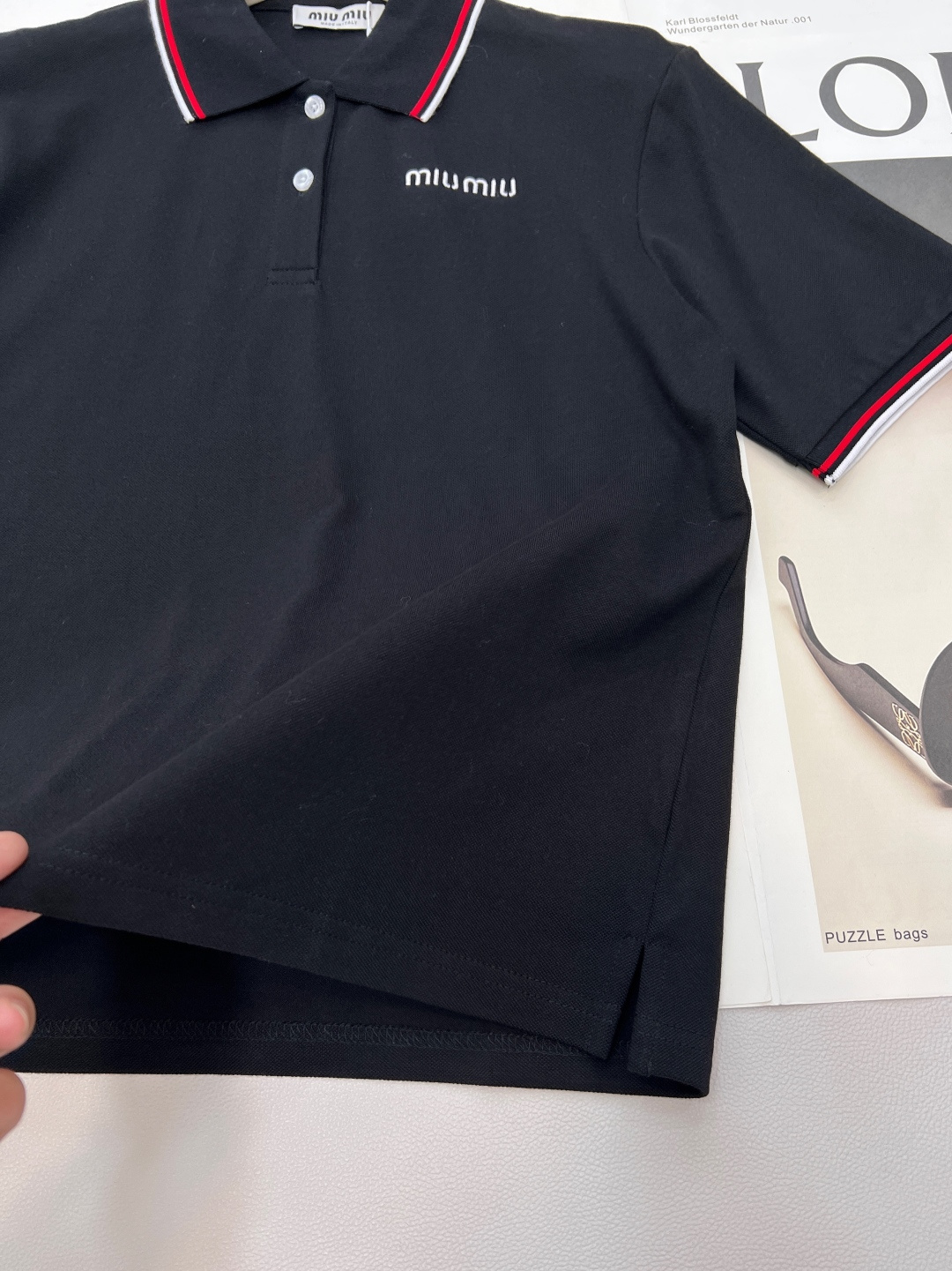 🆕MIU MIU春夏新款青春活力学院风撞色边翻领短袖POLO衫▪️定制珠地棉织造，质感高级，舒适柔软，翻