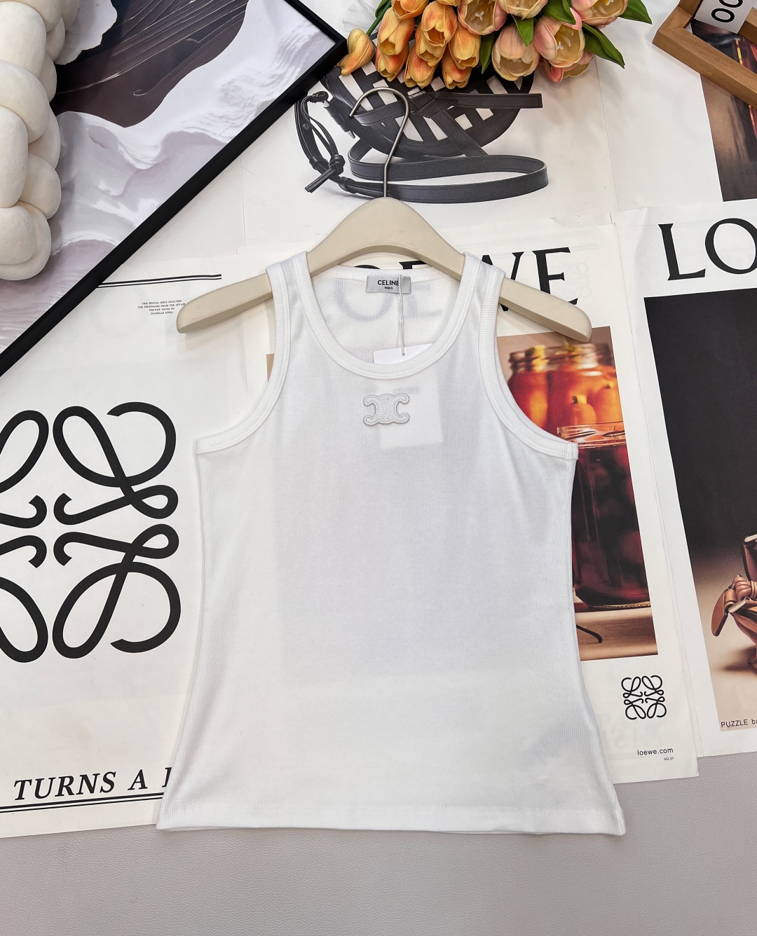 NO:663717,CELINE Arc de Triomphe embroidered versatile vest, French elegance blooms in simplicity. Exquisite embroidery pays homage to classics. Evergreen style all year round, slim knitted design, easy to wear in the golden ratio. YB customized vertical strip fabric, collar and sleeves are all made of seamless splicing and one-piece molding process. Exquisite embroidery is embellished on the simple vest, showing luxury taste in a low-key manner. Every stitch and line embodies the exquisite skills of the craftsmen.  Whether worn alone or layered, you can easily control various styles. Paired with jeans, it is free and easy; paired with a skirt, it is elegant and charming; paired with a suit jacket, it is smart and neat. The classic round neck design reveals a beautiful swan neck. The whole dress has good tension and rebound effect, and the upper body is super easy to match!  Complete three standards, three colors, size sml coding, celine, skirts, jeans, jackets & coats, business suit, gold,  19860909CELINE 凯旋门刺绣百搭背心,简约中绽放法式优雅  精致刺绣,致敬经典 四季常青款,修身针织设计,轻松穿出黄金比例 YB定制竖条面料,领边袖边皆采用无缝拼接一体成型工艺 将精致刺绣点缀于简约背心之上,低调中彰显奢华品味.每一针每一线都凝聚着工匠的精湛技艺 无论是单穿还是内搭,都能轻松驾驭各种风格.搭配牛仔裤,率性洒脱；搭配半身裙,优雅迷人；搭配西装外套,干练利落. 经典圆领设计 显露优美天鹅颈,整件衣服具有良好的张力和回弹效果,上身超级好搭配！三标齐全,三色出 尺码sml 编码,,celine,skirts,jeans,jackets & coats,business suit,gold, ,Women's clothing