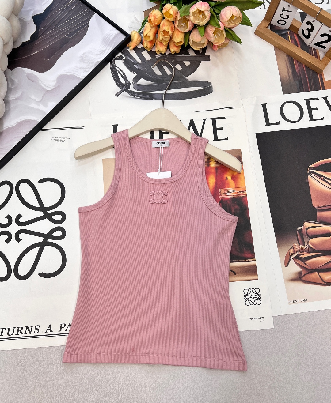 NO:663710,CELINE Arc de Triomphe embroidered versatile vest, French elegance blooms in simplicity. Exquisite embroidery pays homage to classics. Evergreen style all year round, slim knitted design, easy to wear in the golden ratio. YB customized vertical strip fabric, collar and sleeves are all made of seamless splicing and one-piece molding process. Exquisite embroidery is embellished on the simple vest, showing luxury taste in a low-key manner. Every stitch and line embodies the exquisite skills of the craftsmen.  Whether worn alone or layered, you can easily control various styles. Paired with jeans, it is free and easy; paired with a skirt, it is elegant and charming; paired with a suit jacket, it is smart and neat. The classic round neck design reveals a beautiful swan neck. The whole dress has good tension and rebound effect, and the upper body is super easy to match!  Complete three standards, three colors, size sml coding, celine, skirts, jeans, jackets & coats, business suit, gold,  19860909CELINE 凯旋门刺绣百搭背心,简约中绽放法式优雅  精致刺绣,致敬经典 四季常青款,修身针织设计,轻松穿出黄金比例 YB定制竖条面料,领边袖边皆采用无缝拼接一体成型工艺 将精致刺绣点缀于简约背心之上,低调中彰显奢华品味.每一针每一线都凝聚着工匠的精湛技艺 无论是单穿还是内搭,都能轻松驾驭各种风格.搭配牛仔裤,率性洒脱；搭配半身裙,优雅迷人；搭配西装外套,干练利落. 经典圆领设计 显露优美天鹅颈,整件衣服具有良好的张力和回弹效果,上身超级好搭配！三标齐全,三色出 尺码sml 编码,,celine,skirts,jeans,jackets & coats,business suit,gold, ,Women's clothing