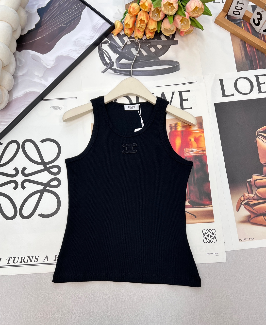 NO:663732,CELINE Arc de Triomphe embroidered versatile vest, French elegance blooms in simplicity. Exquisite embroidery pays homage to classics. Evergreen style all year round, slim knitted design, easy to wear in the golden ratio. YB customized vertical strip fabric, collar and sleeves are all made of seamless splicing and one-piece molding process. Exquisite embroidery is embellished on the simple vest, showing luxury taste in a low-key manner. Every stitch and line embodies the exquisite skills of the craftsmen.  Whether worn alone or layered, you can easily control various styles. Paired with jeans, it is free and easy; paired with a skirt, it is elegant and charming; paired with a suit jacket, it is smart and neat. The classic round neck design reveals a beautiful swan neck. The whole dress has good tension and rebound effect, and the upper body is super easy to match!  Complete three standards, three colors, size sml code E,,celine,skirts,jeans,jackets & coats,business suit,gold, 19860909CELINE 凯旋门刺绣百搭背心,简约中绽放法式优雅  精致刺绣,致敬经典 四季常青款,修身针织设计,轻松穿出黄金比例 YB定制竖条面料,领边袖边皆采用无缝拼接一体成型工艺 将精致刺绣点缀于简约背心之上,低调中彰显奢华品味.每一针每一线都凝聚着工匠的精湛技艺 无论是单穿还是内搭,都能轻松驾驭各种风格.搭配牛仔裤,率性洒脱；搭配半身裙,优雅迷人；搭配西装外套,干练利落. 经典圆领设计 显露优美天鹅颈,整件衣服具有良好的张力和回弹效果,上身超级好搭配！三标齐全,三色出 尺码sml 编码E,,celine,skirts,jeans,jackets & coats,business suit,gold, ,Women's clothing