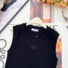 🆕LOEWE新款春夏王炸!内搭谁还没件能撑场面的针织背心?这件直接把“低调高级”焊在身上!——✅ 100 🆕LOEWE新款春夏王炸!内搭谁还没件能撑场面的针织背心?这件直接把“低调高级”焊在身上!——✅ 100