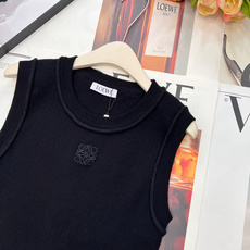 🆕LOEWE新款春夏王炸!内搭谁还没件能撑场面的针织背心?这件直接把“低调高级”焊在身上!——✅ 100 🆕LOEWE新款春夏王炸!内搭谁还没件能撑场面的针织背心?这件直接把“低调高级”焊在身上!——✅ 100
