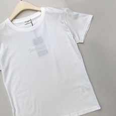 🆕 Saint Laurent 小字母刺绣短袖T恤定制100%原生棉面料,轻薄舒适,天然纤维肌理,满是属 🆕 Saint Laurent 小字母刺绣短袖T恤定制100%原生棉面料,轻薄舒适,天然纤维肌理,满是属