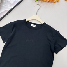 🆕 Saint Laurent 小字母刺绣短袖T恤定制100%原生棉面料,轻薄舒适,天然纤维肌理,满是属 🆕 Saint Laurent 小字母刺绣短袖T恤定制100%原生棉面料,轻薄舒适,天然纤维肌理,满是属