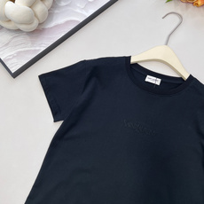 🆕 Saint Laurent 小字母刺绣短袖T恤定制100%原生棉面料,轻薄舒适,天然纤维肌理,满是属 🆕 Saint Laurent 小字母刺绣短袖T恤定制100%原生棉面料,轻薄舒适,天然纤维肌理,满是属