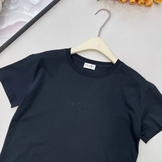 🆕 Saint Laurent 小字母刺绣短袖T恤定制100%原生棉面料,轻薄舒适,天然纤维肌理,满是属 🆕 Saint Laurent 小字母刺绣短袖T恤定制100%原生棉面料,轻薄舒适,天然纤维肌理,满是属