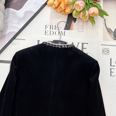🆕Chanel高级手工坊系列新款竖条灯芯绒外套,高版出品!经典黑色竖条灯芯绒为基底,自带复古年代的慵懒质 🆕Chanel高级手工坊系列新款竖条灯芯绒外套,高版出品!经典黑色竖条灯芯绒为基底,自带复古年代的慵懒质