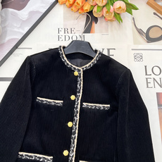 🆕Chanel高级手工坊系列新款竖条灯芯绒外套,高版出品!经典黑色竖条灯芯绒为基底,自带复古年代的慵懒质 🆕Chanel高级手工坊系列新款竖条灯芯绒外套,高版出品!经典黑色竖条灯芯绒为基底,自带复古年代的慵懒质