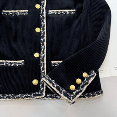 🆕Chanel高级手工坊系列新款竖条灯芯绒外套,高版出品!经典黑色竖条灯芯绒为基底,自带复古年代的慵懒质 🆕Chanel高级手工坊系列新款竖条灯芯绒外套,高版出品!经典黑色竖条灯芯绒为基底,自带复古年代的慵懒质