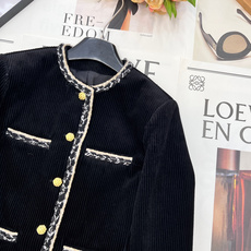 🆕Chanel高级手工坊系列新款竖条灯芯绒外套,高版出品!经典黑色竖条灯芯绒为基底,自带复古年代的慵懒质 🆕Chanel高级手工坊系列新款竖条灯芯绒外套,高版出品!经典黑色竖条灯芯绒为基底,自带复古年代的慵懒质