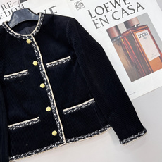 🆕Chanel高级手工坊系列新款竖条灯芯绒外套,高版出品!经典黑色竖条灯芯绒为基底,自带复古年代的慵懒质 🆕Chanel高级手工坊系列新款竖条灯芯绒外套,高版出品!经典黑色竖条灯芯绒为基底,自带复古年代的慵懒质